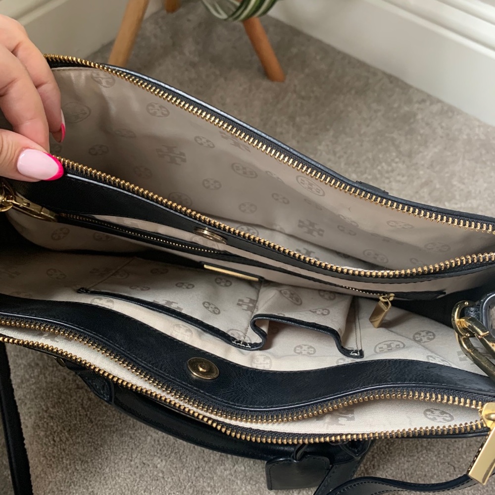 Tory Burch Robinson Tote - Picture 2 of 12